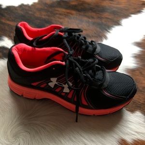 Pink and black Under Armour Tennis Shoes
